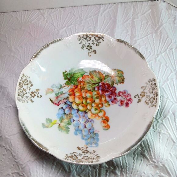 Schwarzenhammer Bavaria Bowl Porcelain Hand Painted Grape Pattern Scalloped Edge - Picture 4 of 8